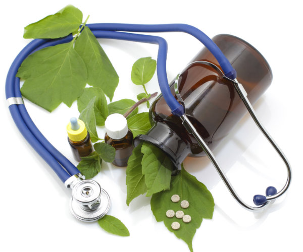 what is a holistic medicine doctor