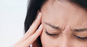 what causes headache behind the eyes